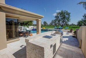 تناول الطعام بالخارج