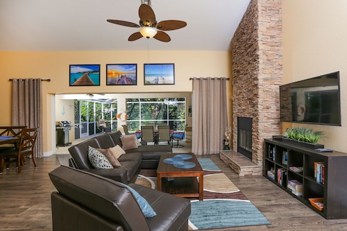 Beautiful Pool Home Close To Many Beaches 