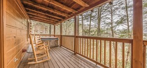 Terrace/patio - Great Cabin With a View Close to Dollywood, Great Cabin with a view hot tub (Sevierville)