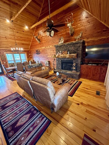 Trumpeter Lodge located on the banks of Little Red River, Heber Springs,Arkansas