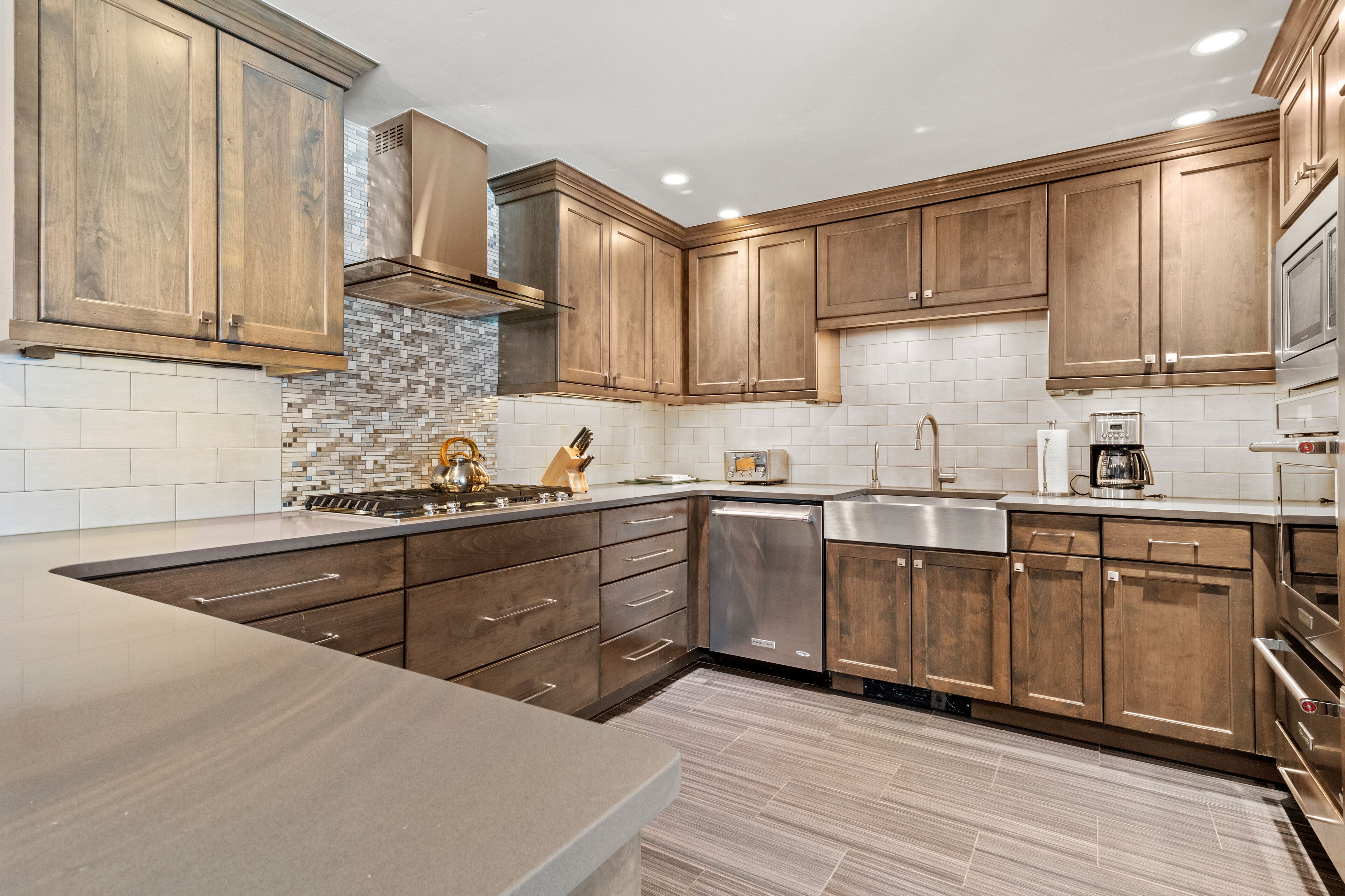 雪櫃、微波爐、焗爐、爐具