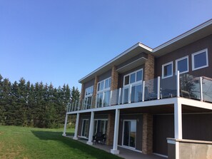 Exterior - Time to relax, kick back and enjoy! (Oyster Bed)