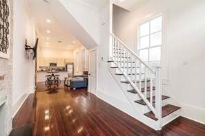 Interior - 20% OFF Monthly | 10% OFF Weekly-Charming 2BR on Carondelet by Hosteeva (New Orleans)