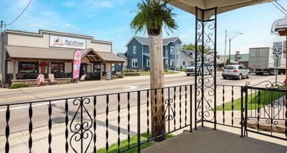 Raber House · Sleep up to 9 on Main Street - Raber House
