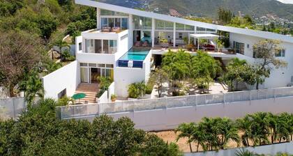 Top of Pelican Key! Spectacular sea views, near beaches, Wifi, parking, private