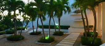 Top of Pelican Key! Spectacular sea views, near beaches, Wifi, parking, private