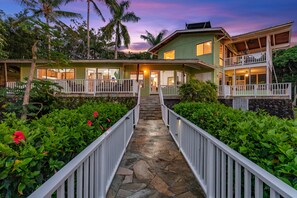 Exterior - Kona Coast Original Beach Boys 9.5 acre Estate, Pool and Amazing Ocean Views (Captain Cook)