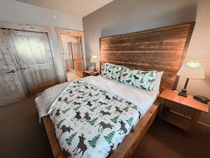 3 bedrooms, iron/ironing board, WiFi, bed sheets - Ski In / Ski Out Condo, Amazing Views, Sleeps 8! (Whitefish)