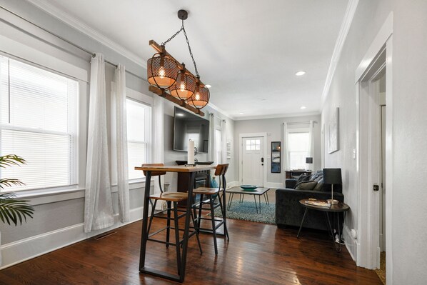 Smart TV, fireplace - Modern Home in Historic Strawberry Hill w/ a view of Downtown KC - Pet Friendly (Kansas City)