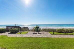 Property grounds - 08- Escape to the EMERALD COAST in this beautiful condo (Destin)