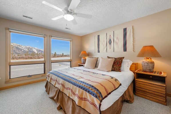 3 bedrooms, desk, iron/ironing board, free WiFi