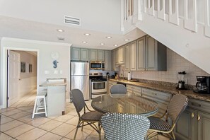 Fridge, microwave, oven, stovetop - 46- Peace! Relaxation! AMAZING BEACH VIEWS! All at this Condo! (Destin)