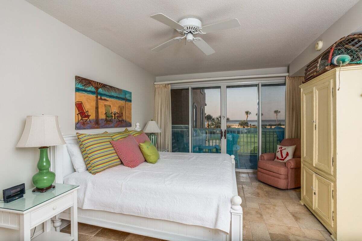 3 slaapkamers, een strijkplank/strijkijzer, gratis wifi, beddengoed