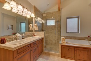 Combined shower/tub, jetted tub, hair dryer, towels - Northstar Retreat with Hot Tub & AC! (Truckee)