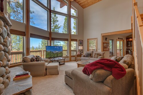 Northstar Retreat with Hot Tub & AC!