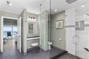Hair dryer, towels - 206- Sand on your feet, drink in your hand, COME ENJOY THE SUN with us! (Destin)