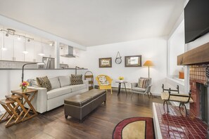 TV, fireplace, stereo