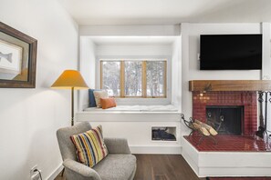 TV, fireplace, stereo