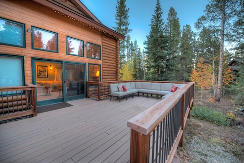 Luxury Log Cabin Home In Private Mountain Setting Just Minutes To Ski & Town