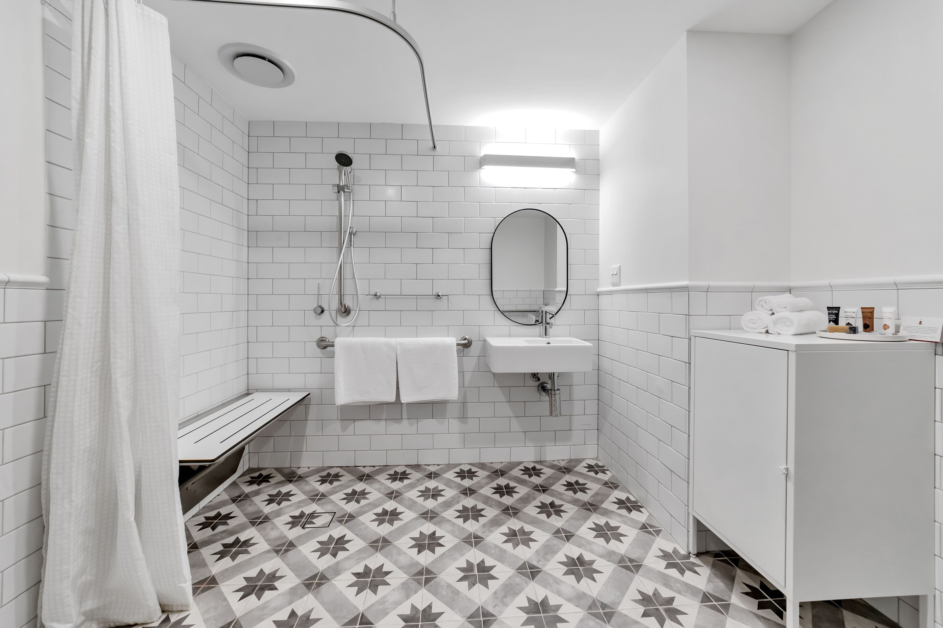 deluxe double room, accessible | bathroom | free toiletries, hair dryer, bathrobes, towels