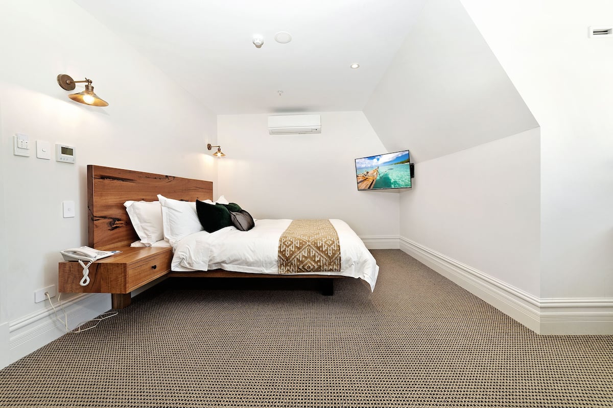 Double Room | 1 bedroom, premium bedding, minibar, in-room safe