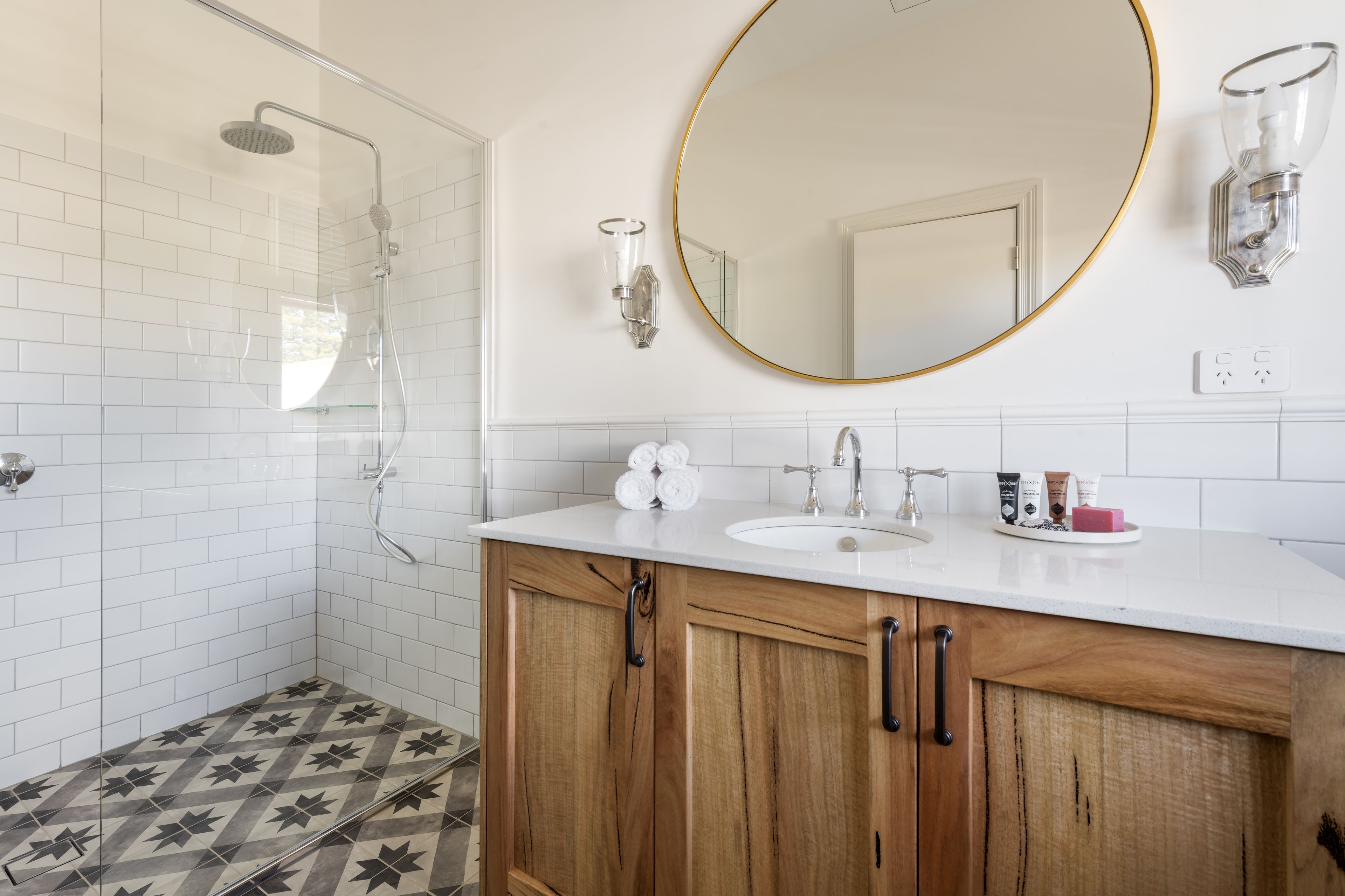 deluxe queen with balcony | bathroom | free toiletries, hair dryer, bathrobes, towels