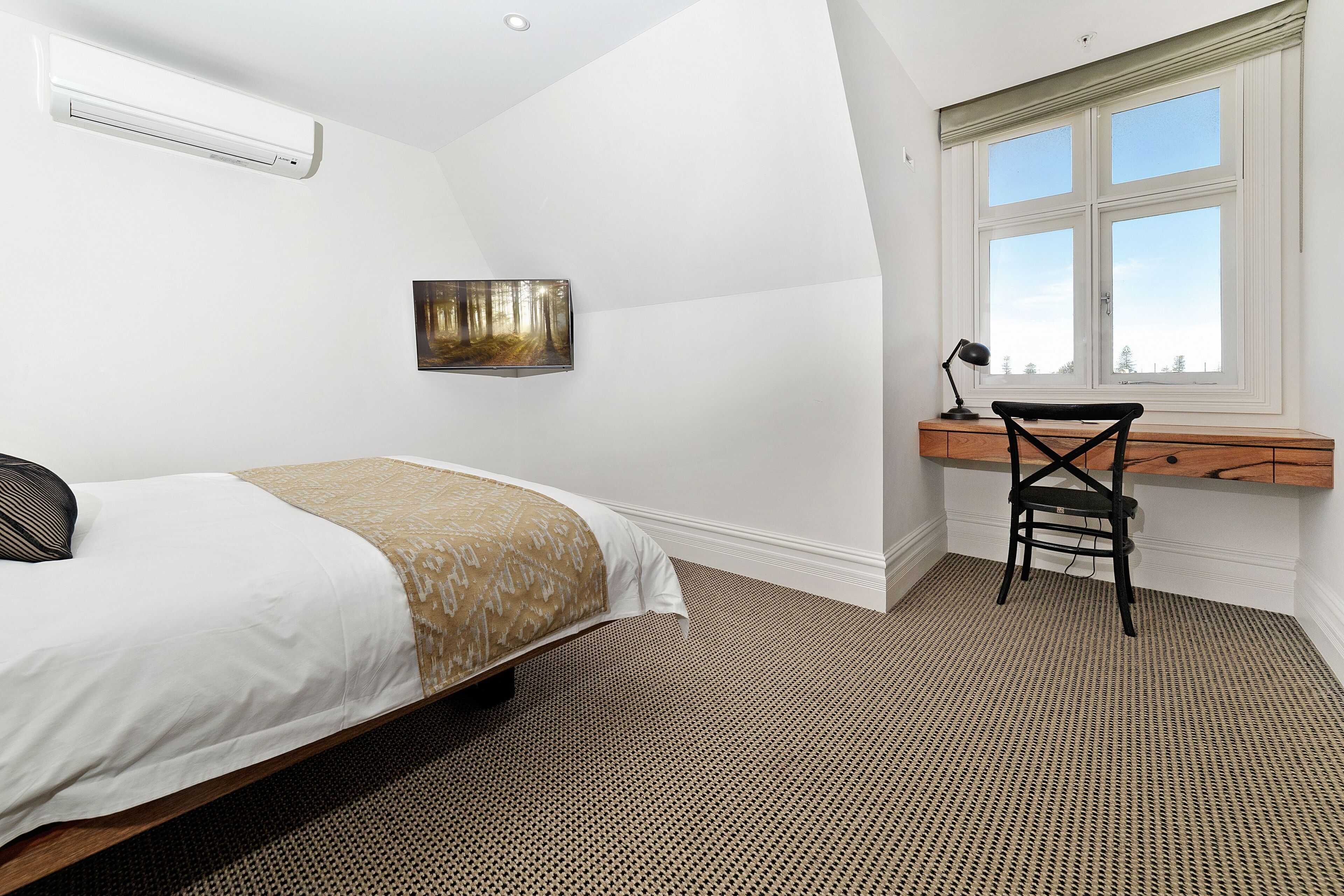 double room | 1 bedroom, premium bedding, minibar, in-room safe