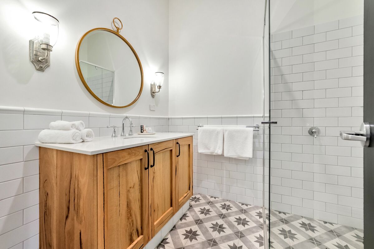 deluxe double or twin room, balcony | bathroom | free toiletries, hair dryer, bathrobes, towels