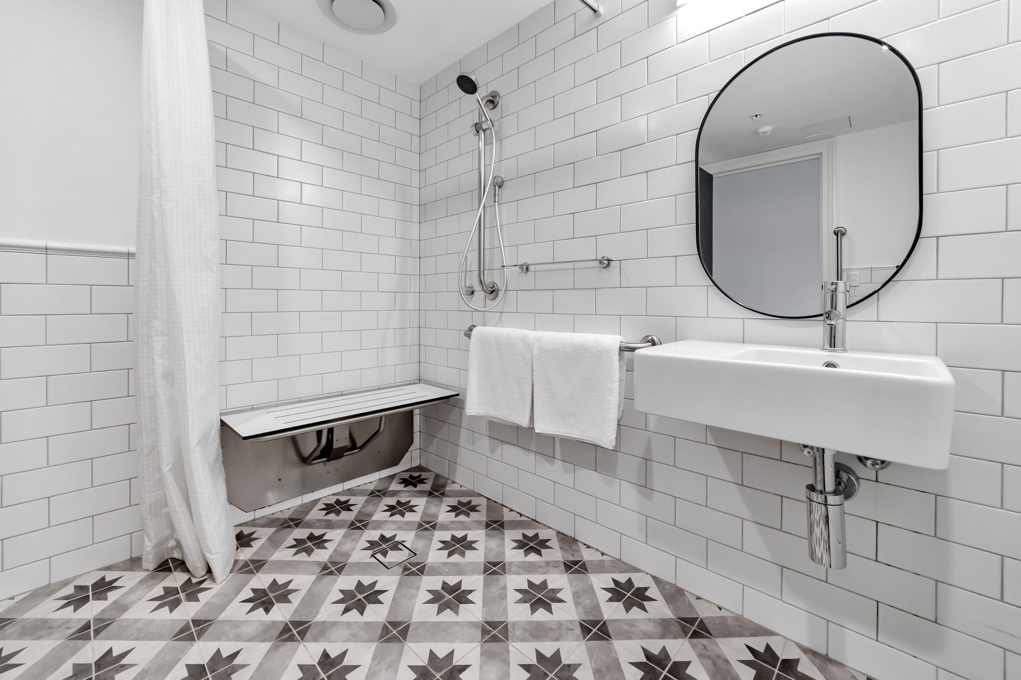 deluxe double room, accessible | bathroom | free toiletries, hair dryer, bathrobes, towels