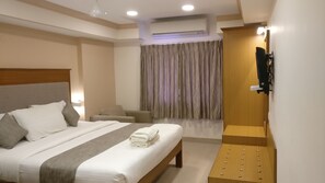 Kamar Double Eksekutif, 1 kamar tidur | 1 kamar tidur, seprai premium, brankas, dan meja kerja