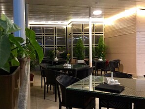 Café da manhã, almoço e jantar