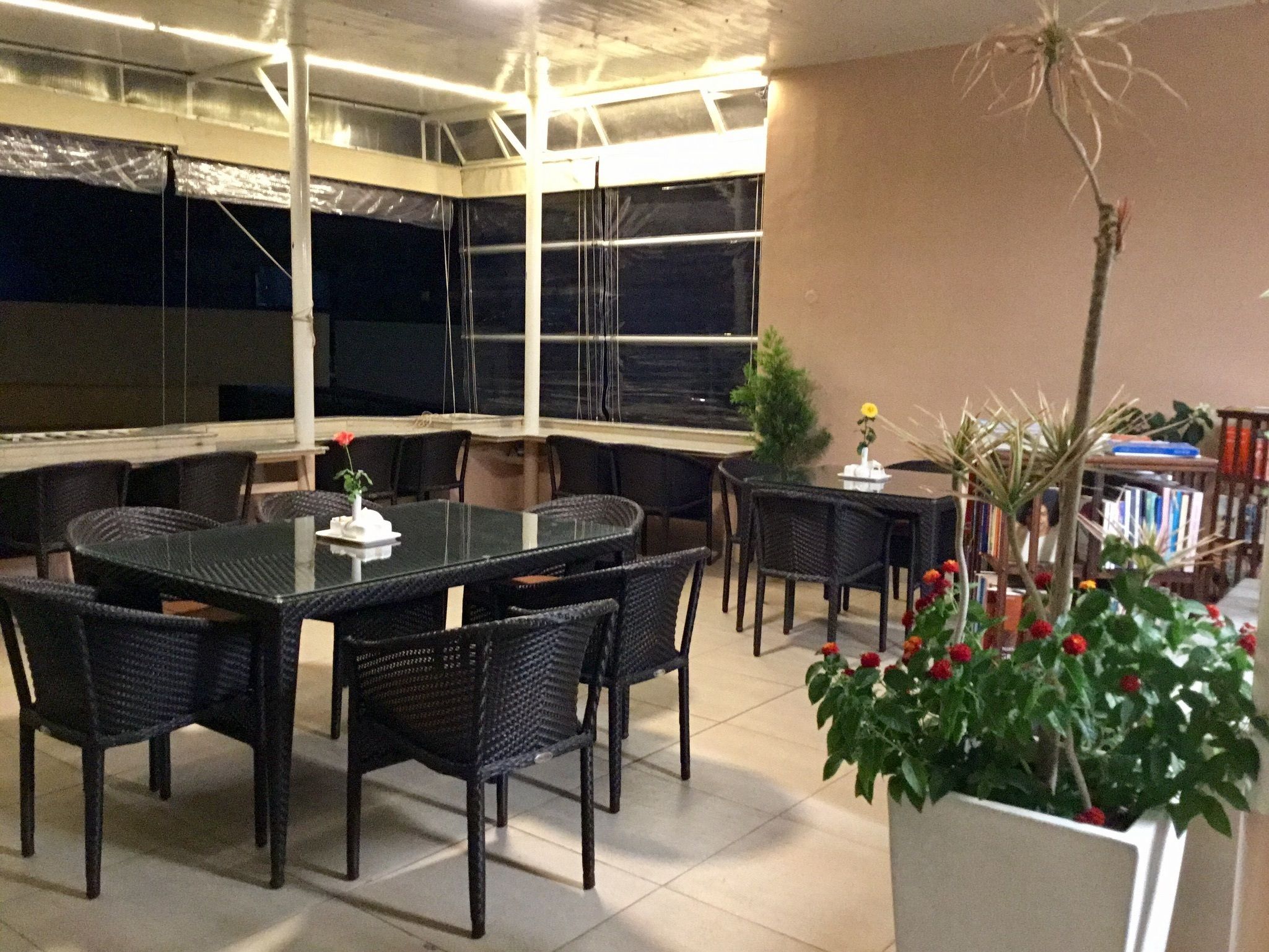 breakfast, lunch, dinner served; vegetarian cuisine