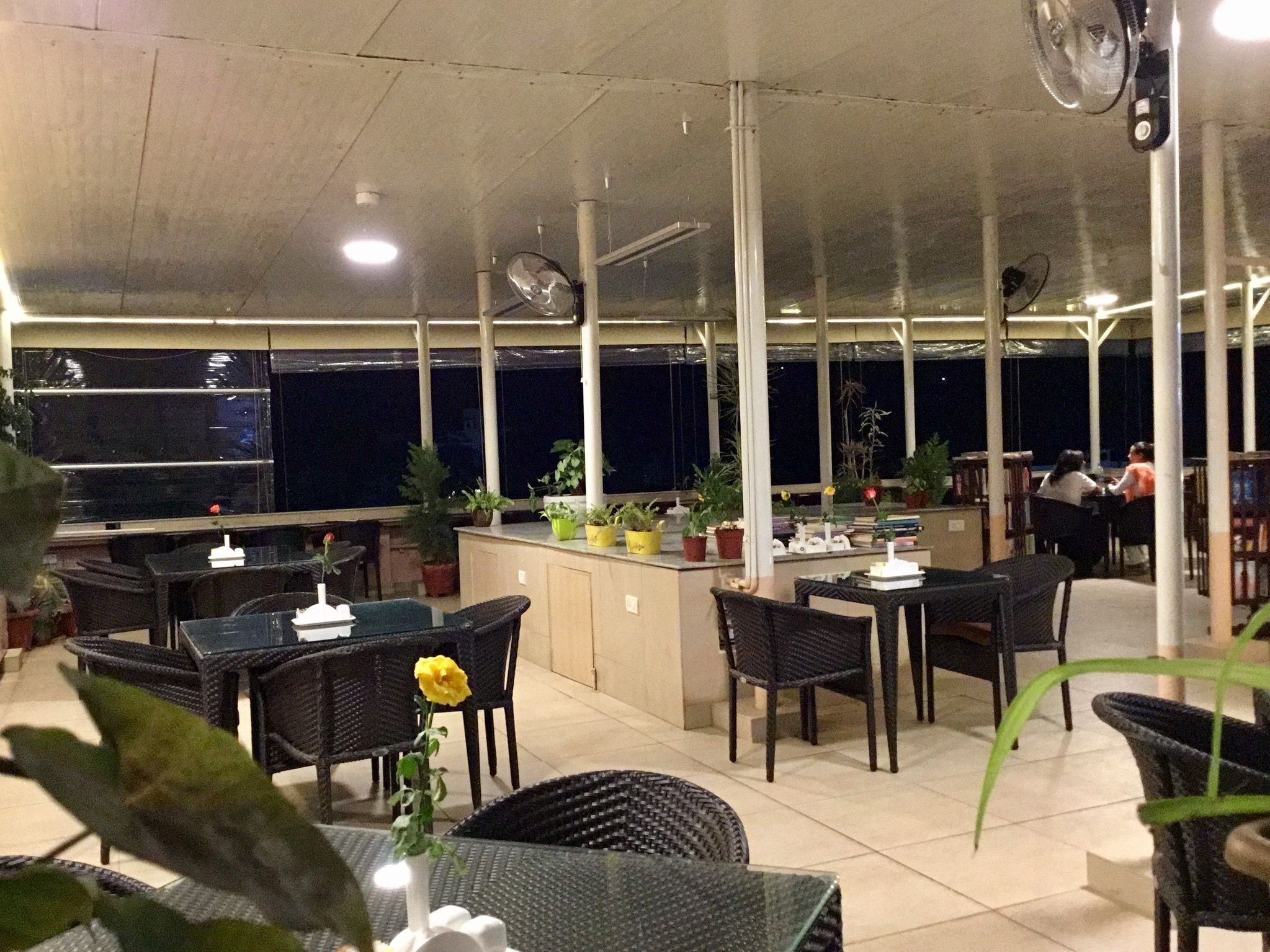 breakfast, lunch, dinner served; vegetarian cuisine