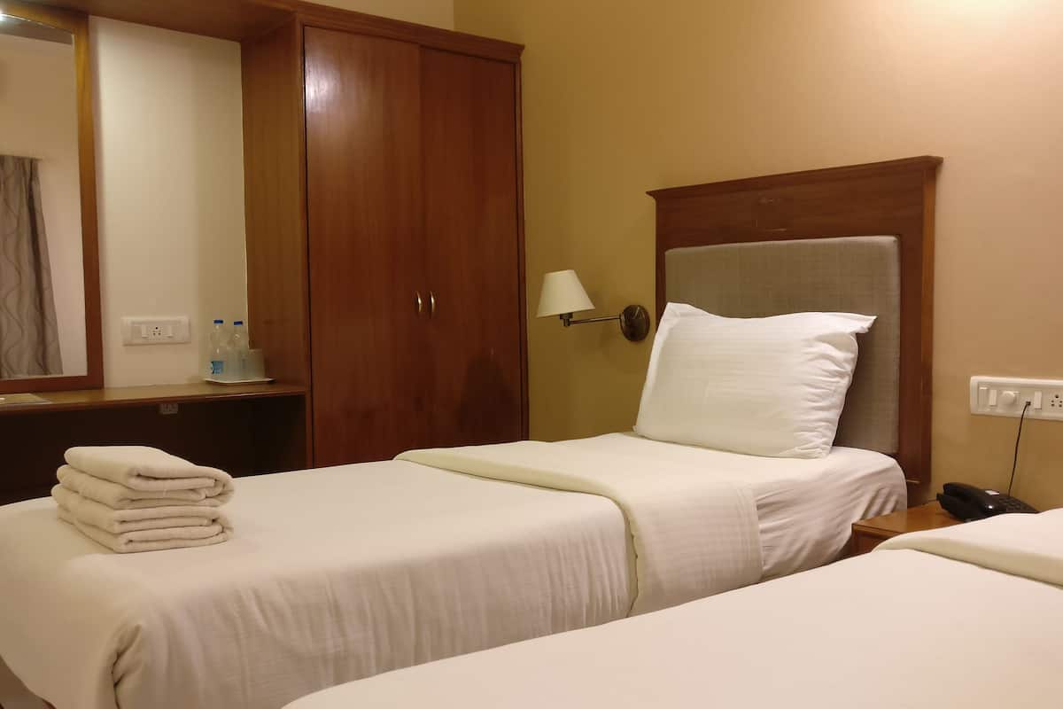 Executive Double Room, 1 Bedroom | 1 bedroom, premium bedding, in-room safe, desk