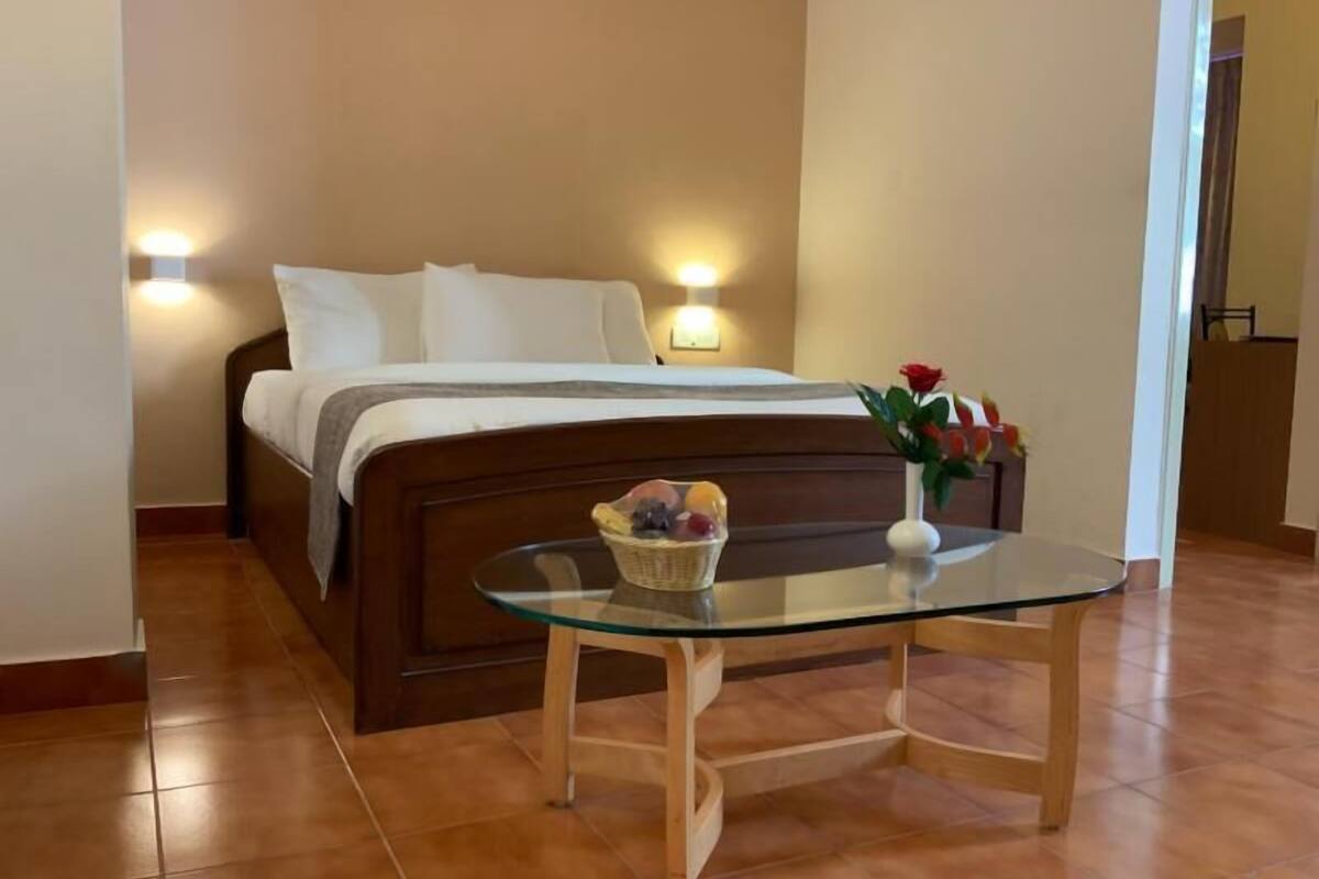 premium suite | 1 bedroom, premium bedding, in-room safe, desk