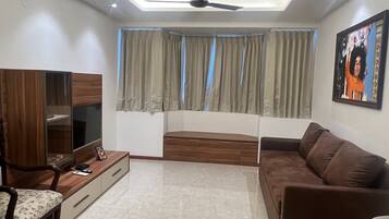 Superior Suite, City View | Living area | 32-inch Smart TV with cable channels