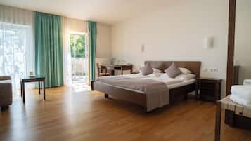 Kamar Double Comfort | Minibar, brankas, meja kerja, dan ruang kerja ramah laptop