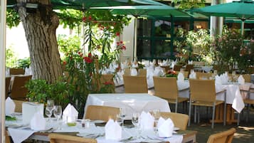 Aperto a pranzo e cena, cucina regionale
