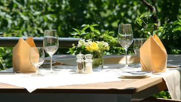 Aperto a pranzo e cena, cucina regionale