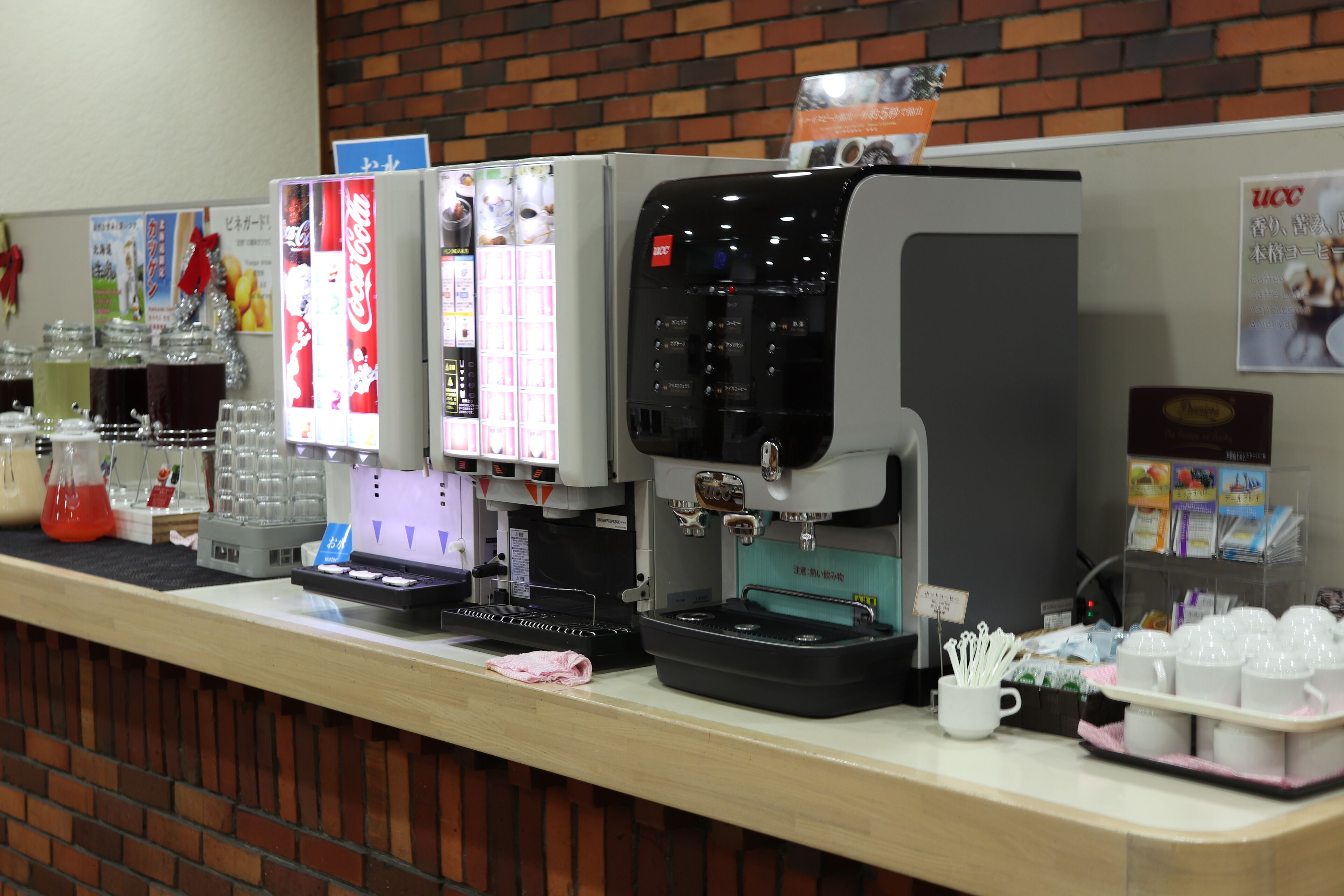 daily buffet breakfast (jpy 1200 per person)