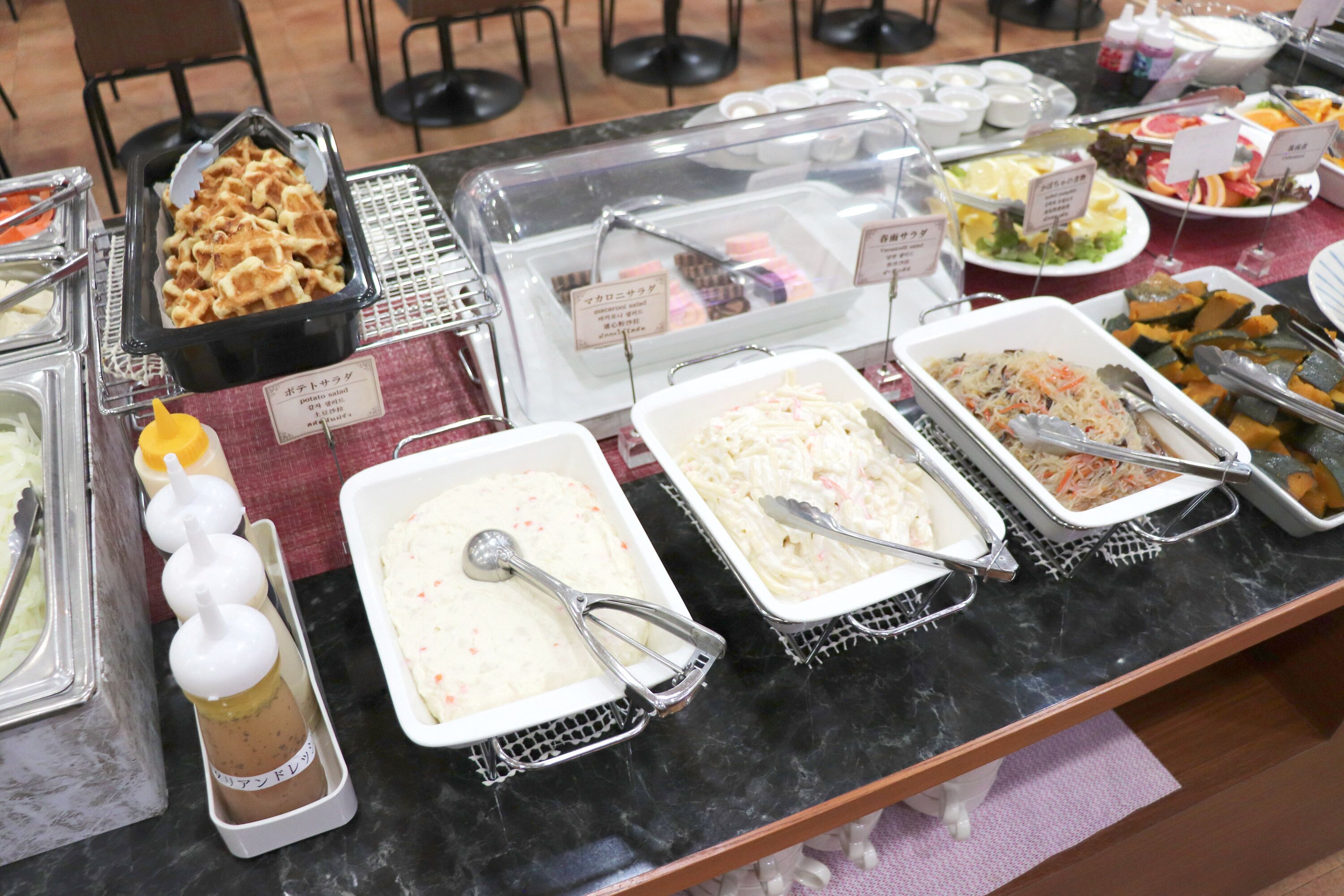 daily buffet breakfast (jpy 1200 per person)