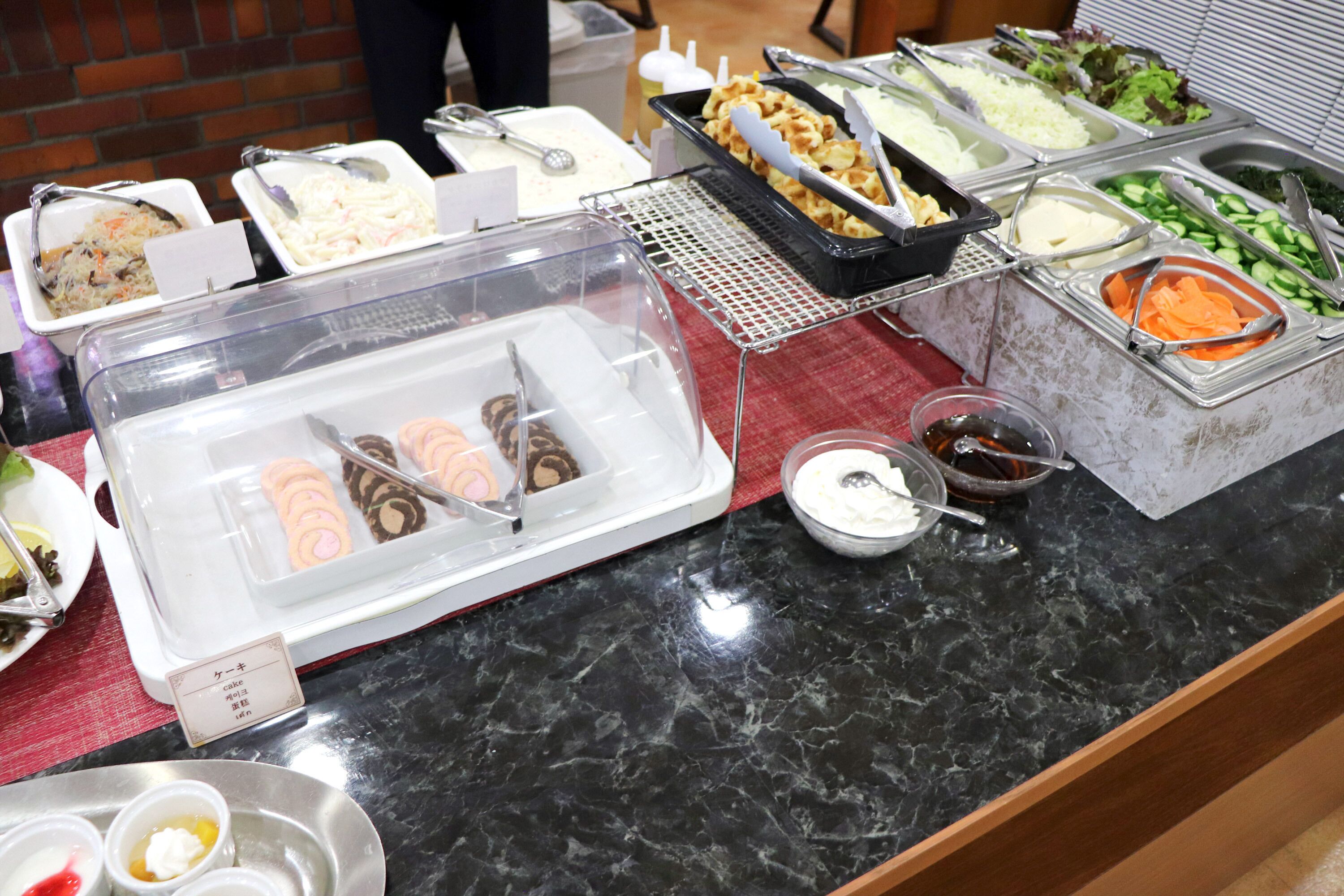 daily buffet breakfast (jpy 1200 per person)