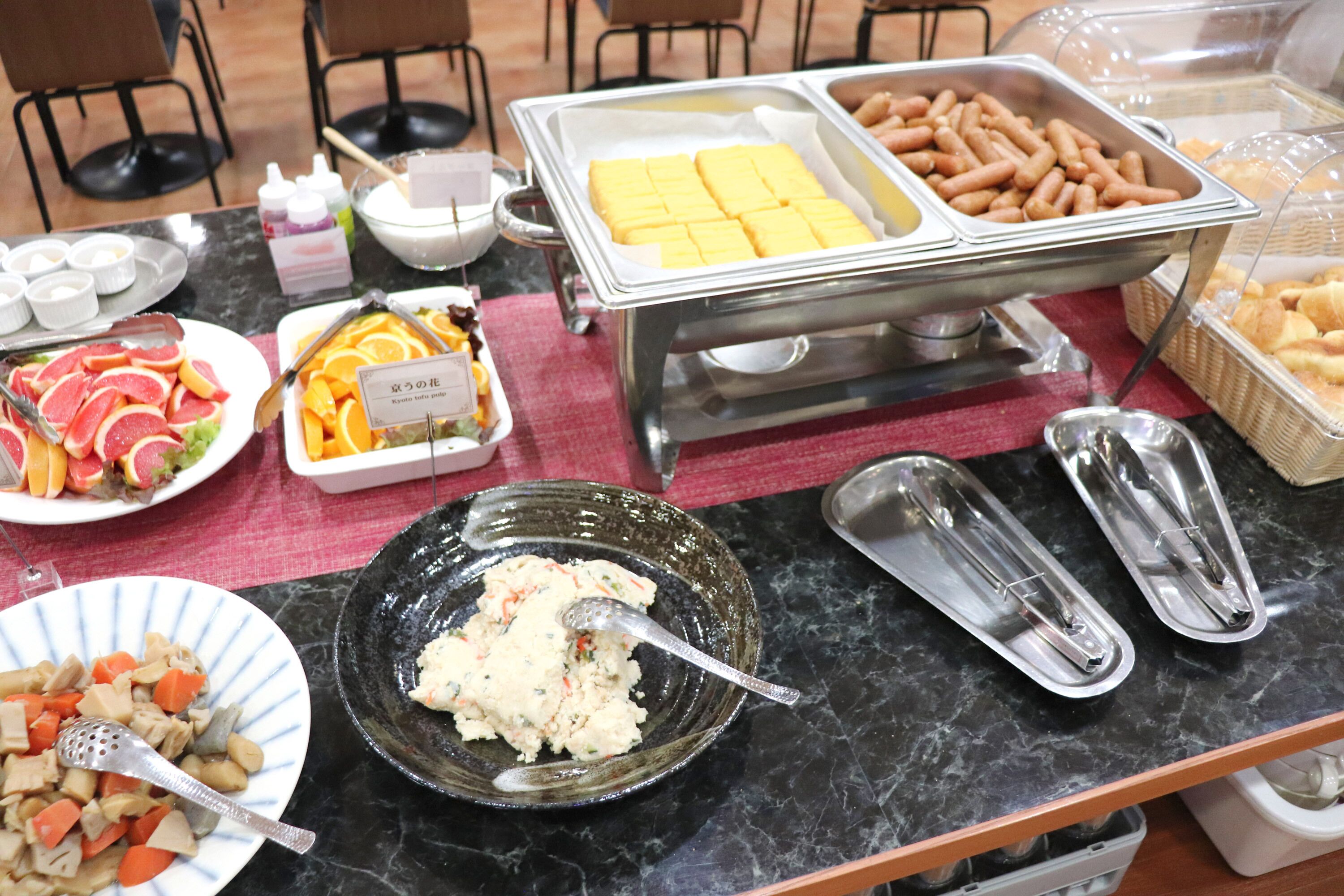 daily buffet breakfast (jpy 1200 per person)