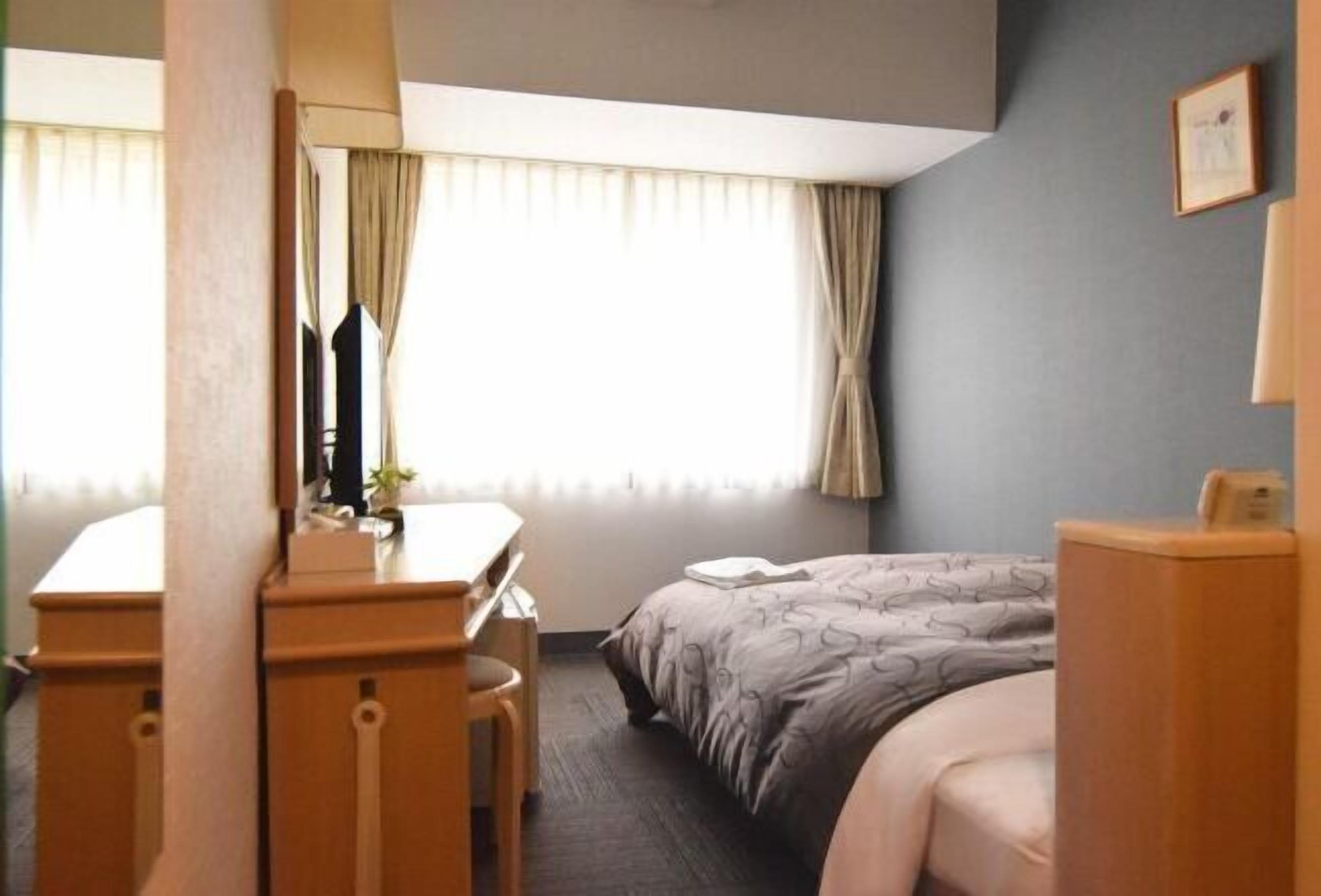 Bureau, fer et planche à repasser, Wi-Fi gratuit, draps fournis