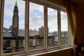 View from property - Sophisticated Edinburgh Apartment in City Centre (Edinburgh)