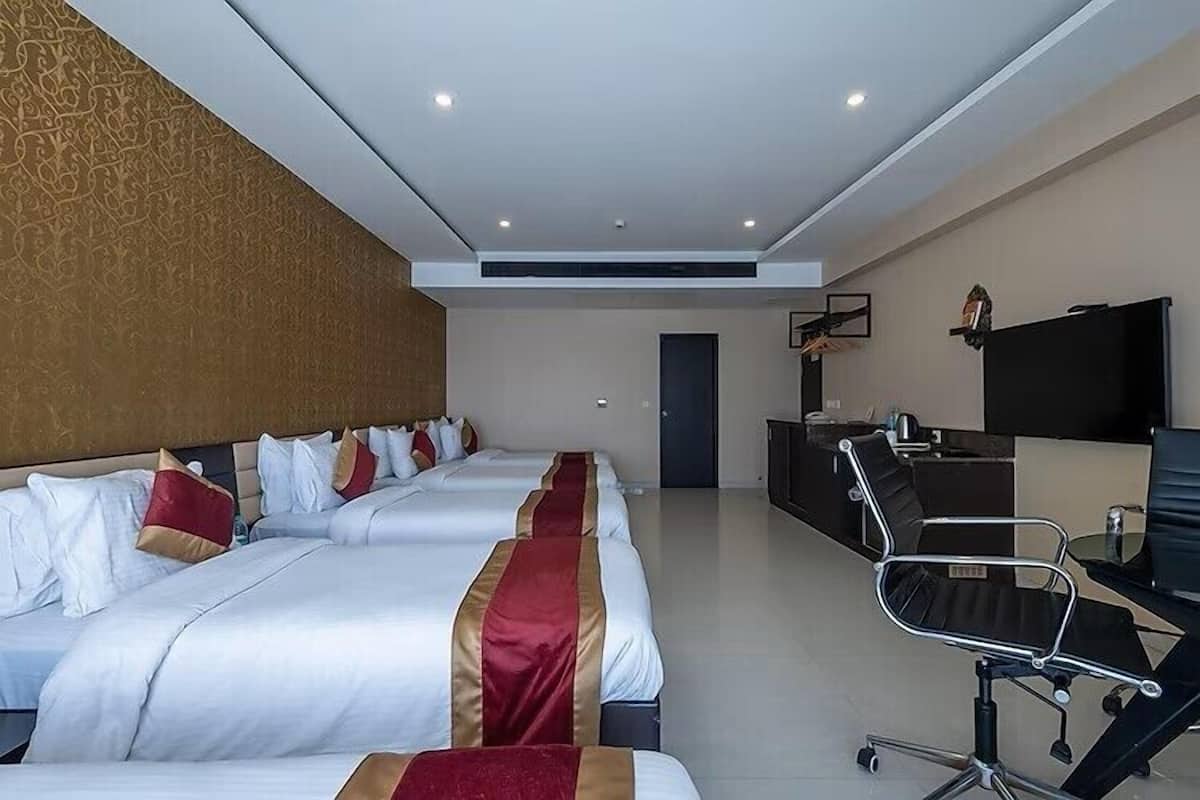 Family Twin Room | Minibar, in-room safe, desk, soundproofing