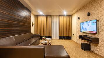 Presidential Suite | Living area | Flat-screen TV