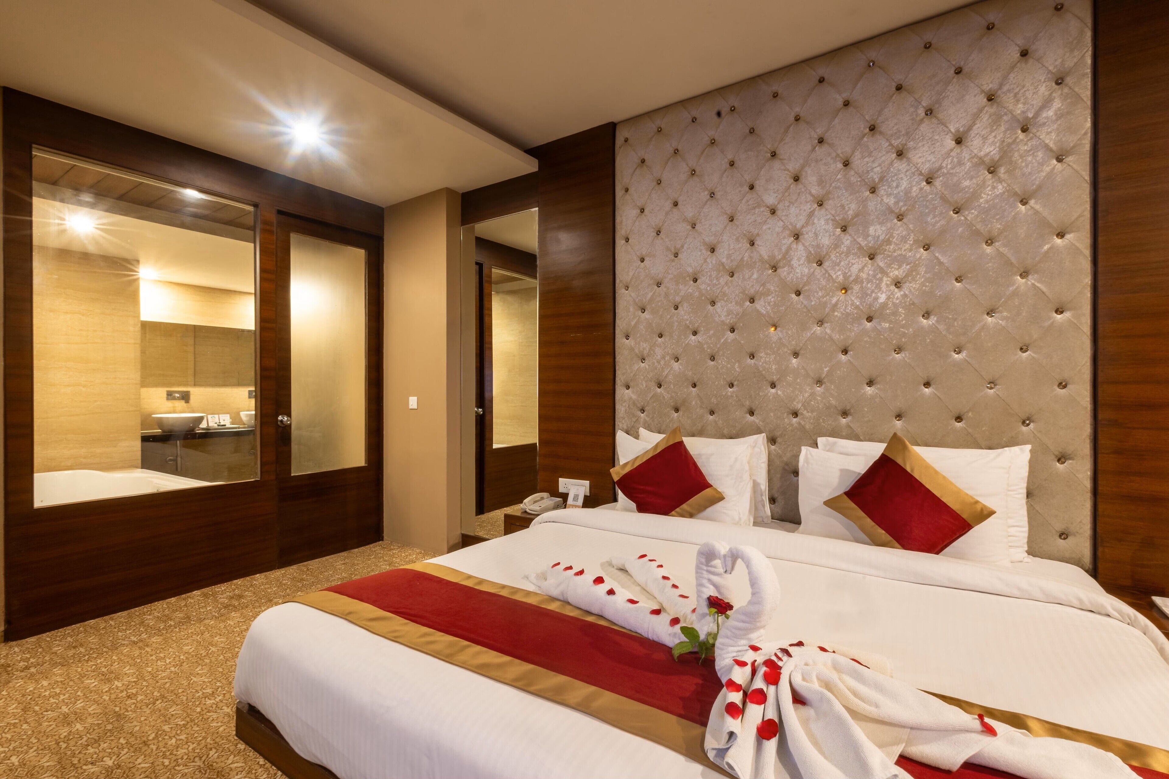 Suite | Minibar, in-room safe, desk, soundproofing