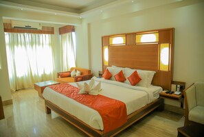 Presidential Suite, City View - Inderlok Hotel (Dehradun)