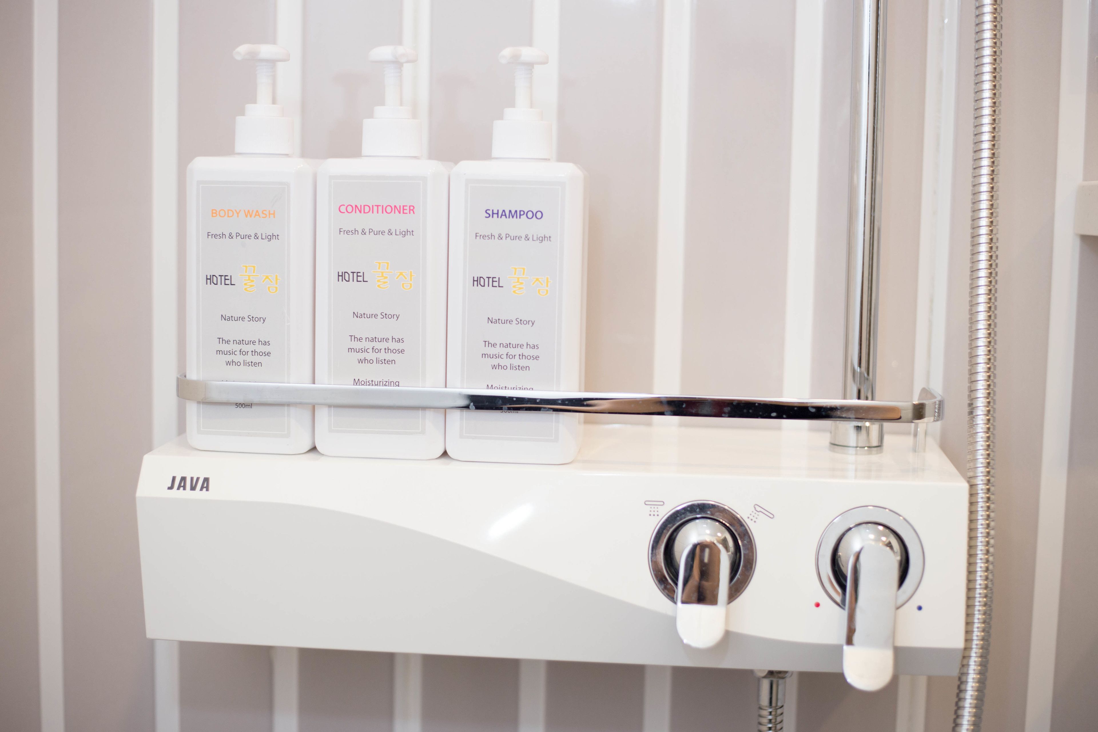 business double room | bathroom | shower, free toiletries, hair dryer, bathrobes